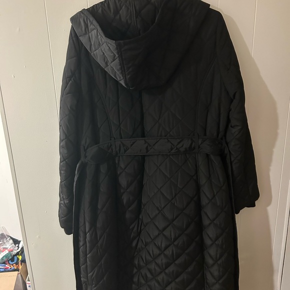 DNKY 
WOMENS COAT 
WORE ONE TIME - Picture 2 of 3